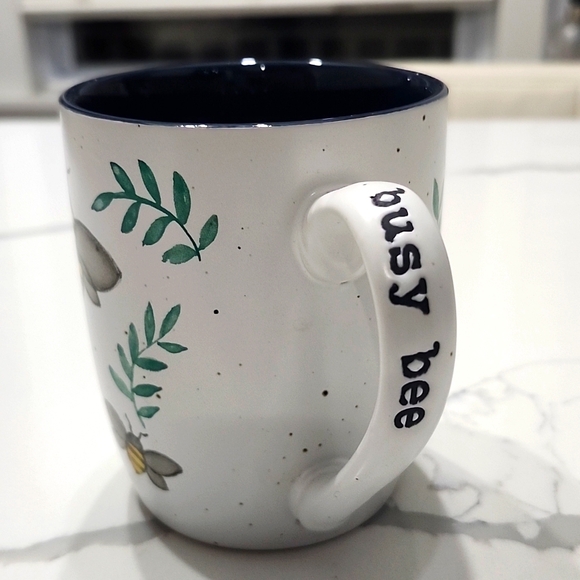 "Busy Bee" Ceramic Coffee Mug, NWT 🎉🤍💛🖤 - Picture 3 of 7